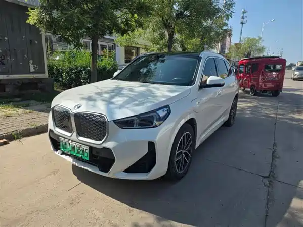 BMW iX1 2024