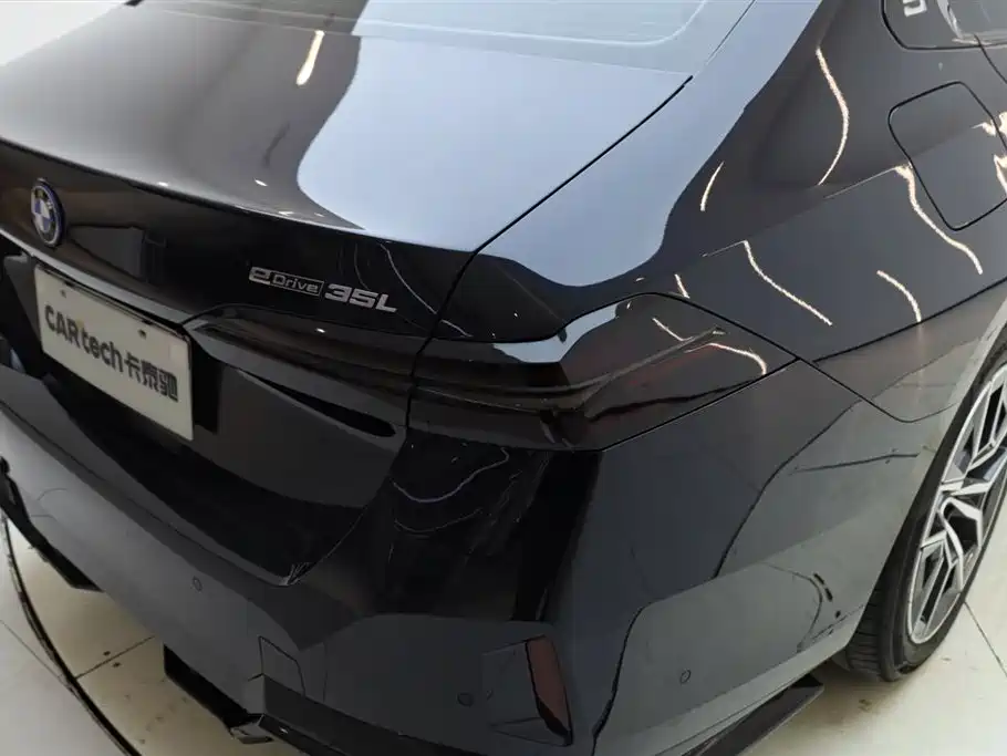 BMW i5 2025 — фото 10