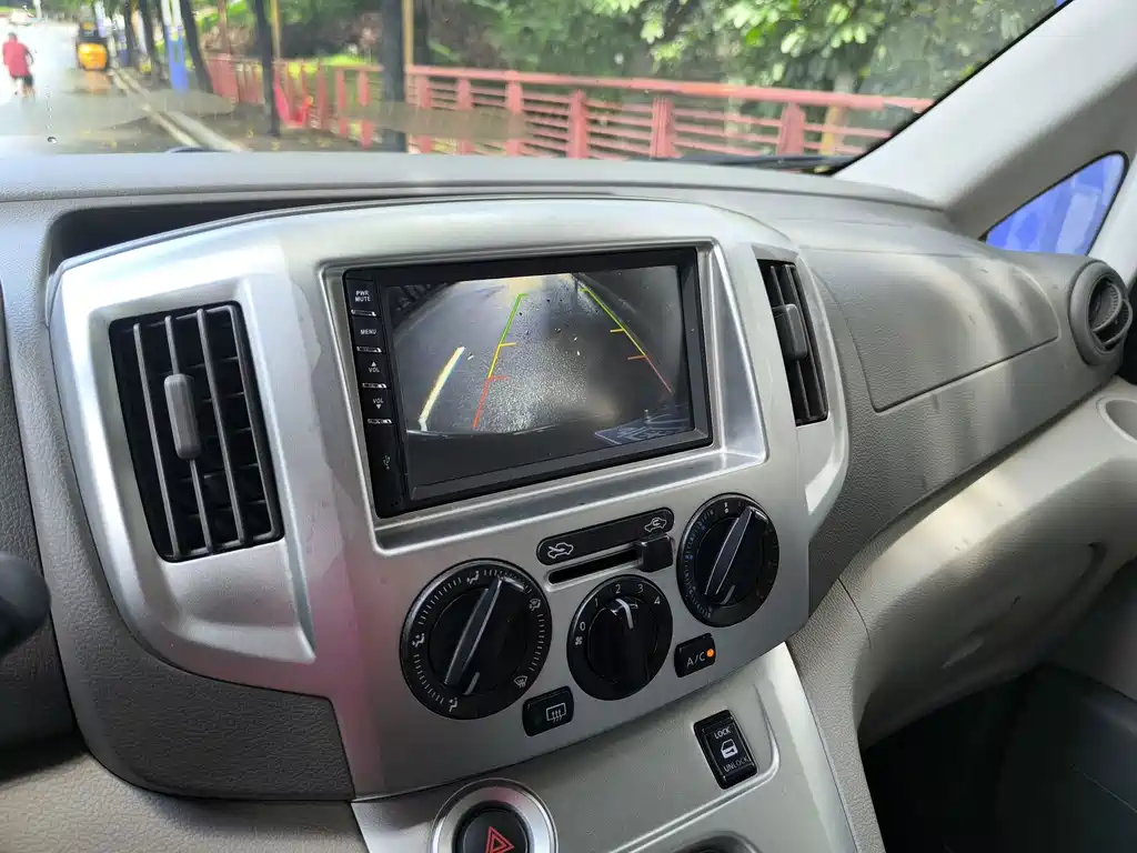 Nissan NV200 2018 — фото 19