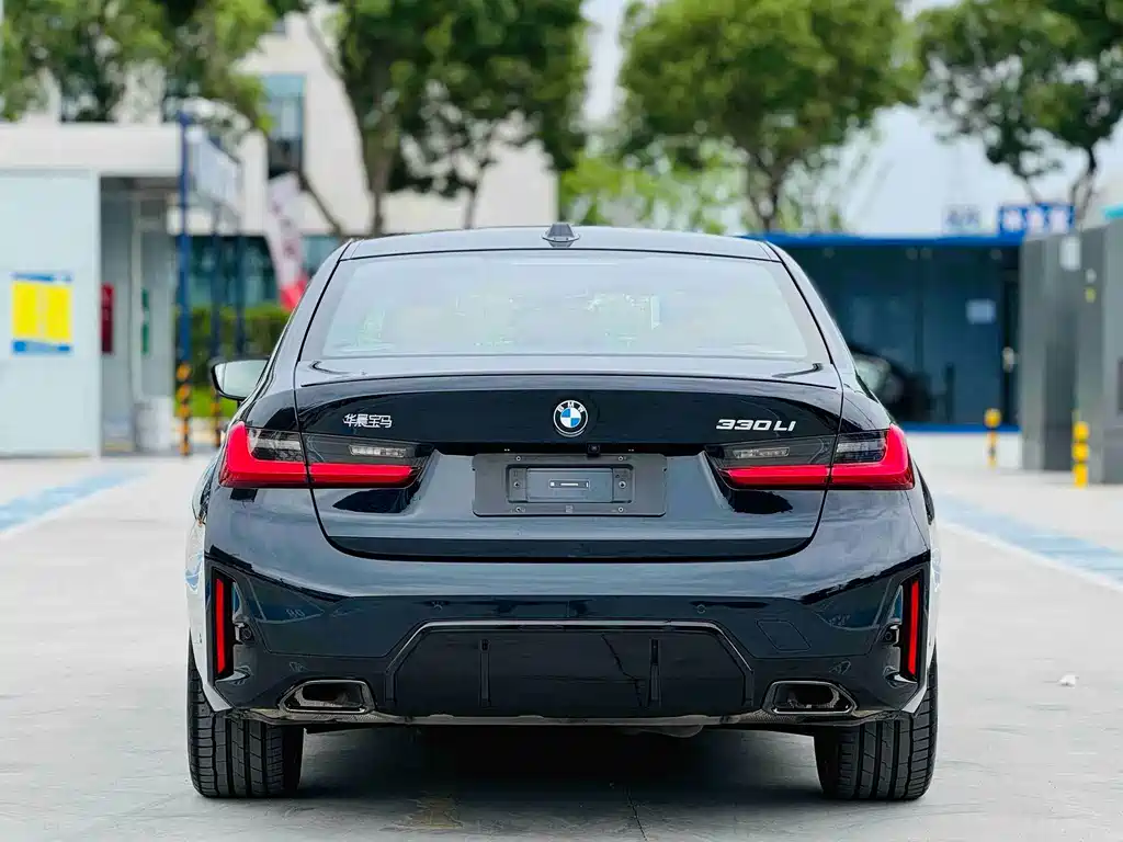 BMW 3 Series 2025 — фото 11