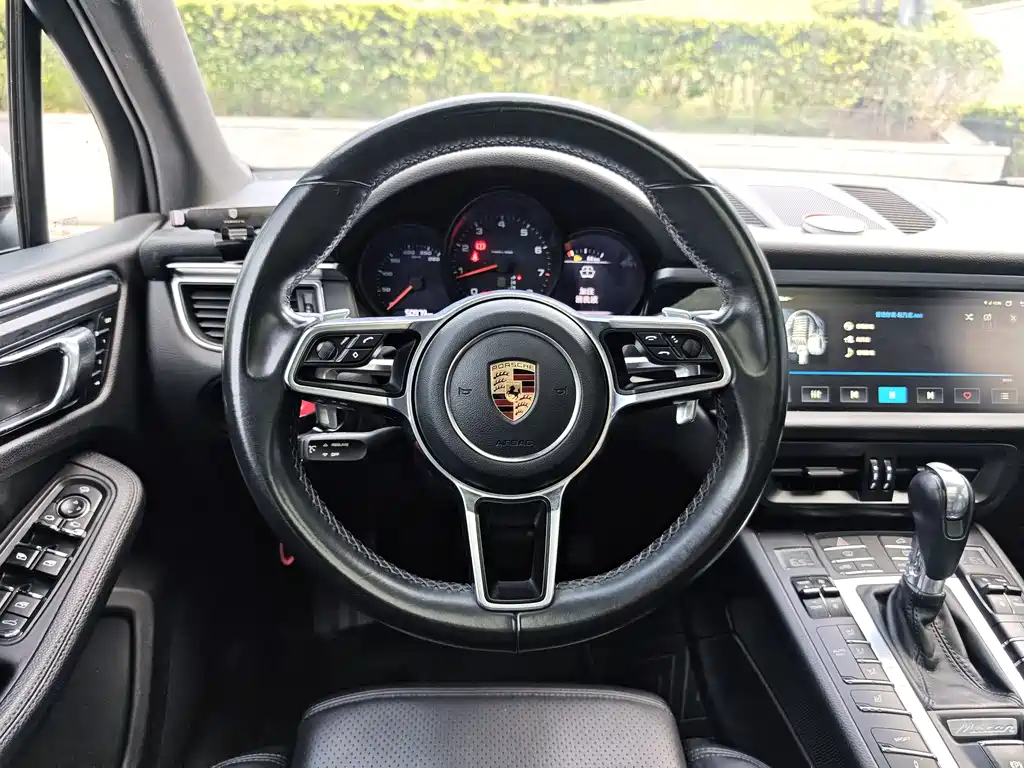 Porsche Macan 2016 — фото 14