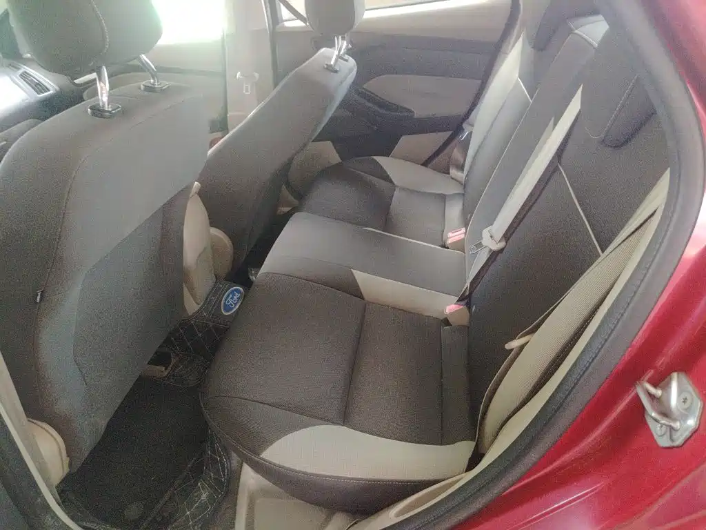Ford Focus 2014 — фото 14