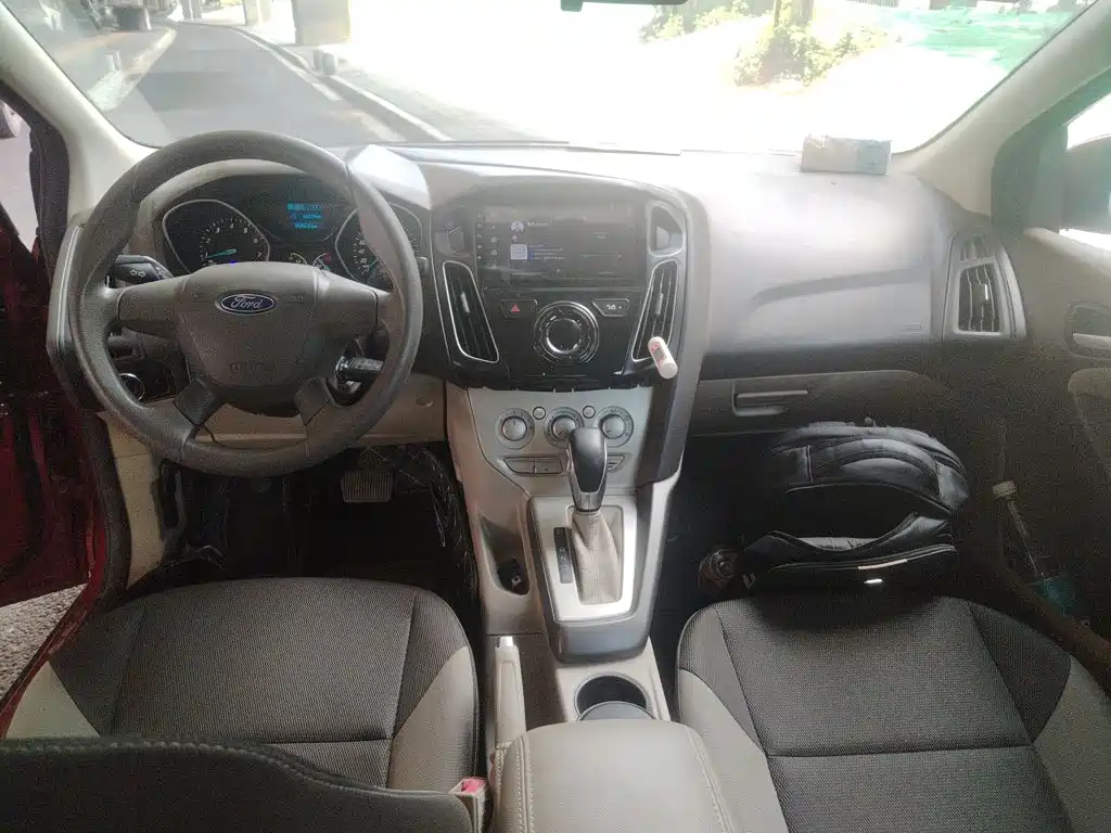 Ford Focus 2014 — фото 12