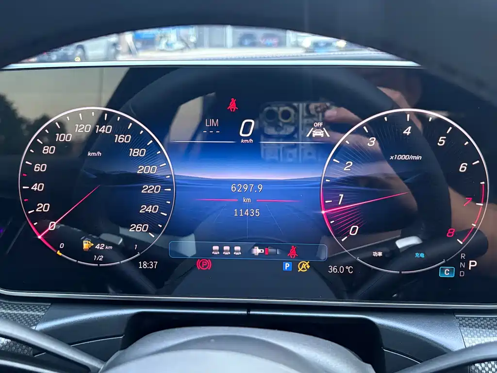 Mercedes-Benz C-Class 2025 — фото 15