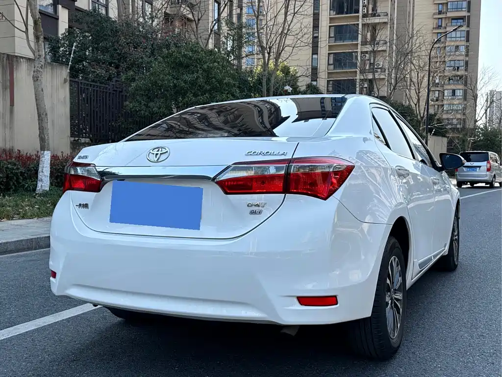 Toyota Corolla 2018 — фото 8