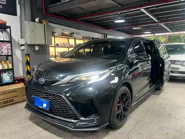 Toyota Granvia 2023