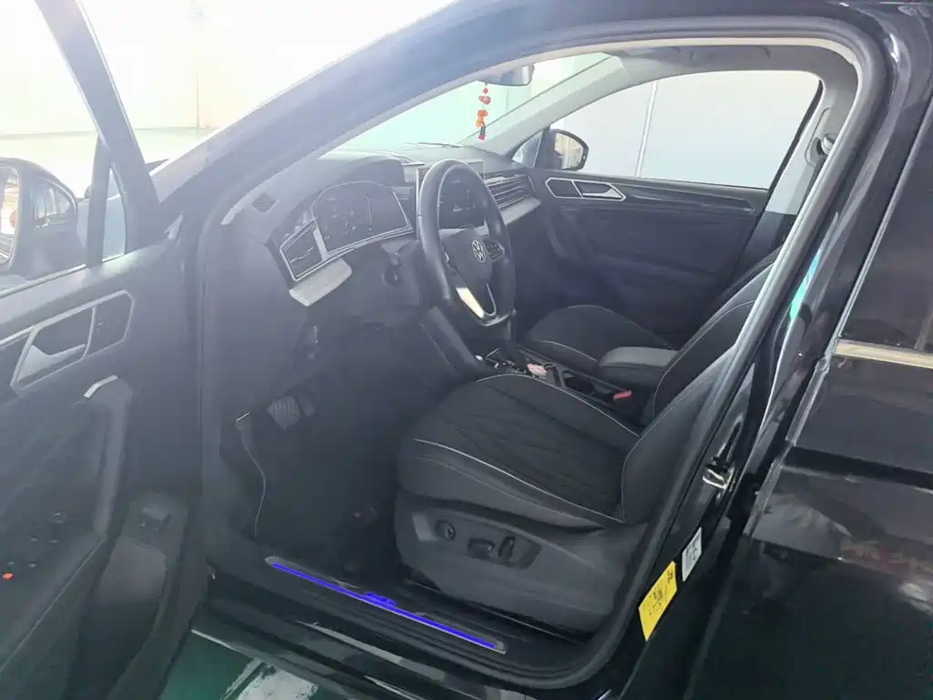 Volkswagen Tiguan L Plug-In Hybrid 2023 — фото 16