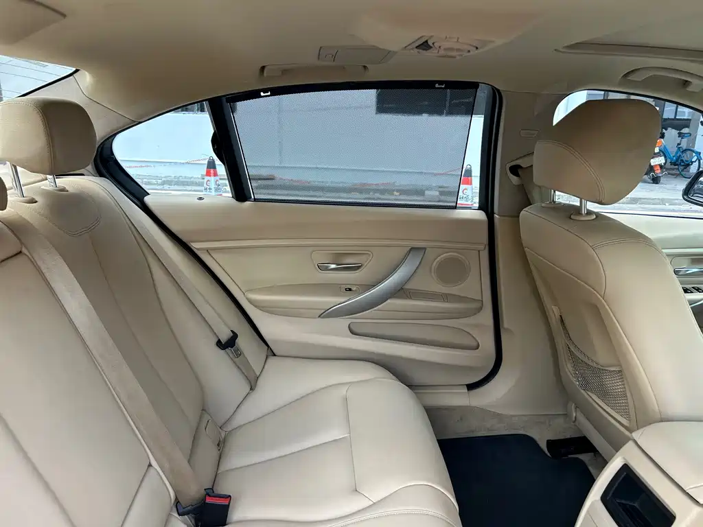 BMW 3 Series 2015 — фото 27