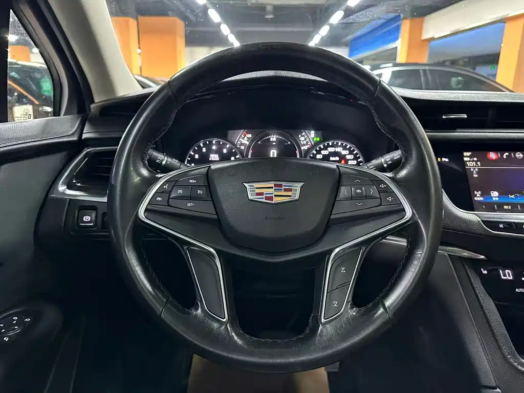 Cadillac XT5 2018 — фото 10