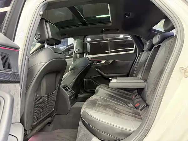 Audi A4L 2020