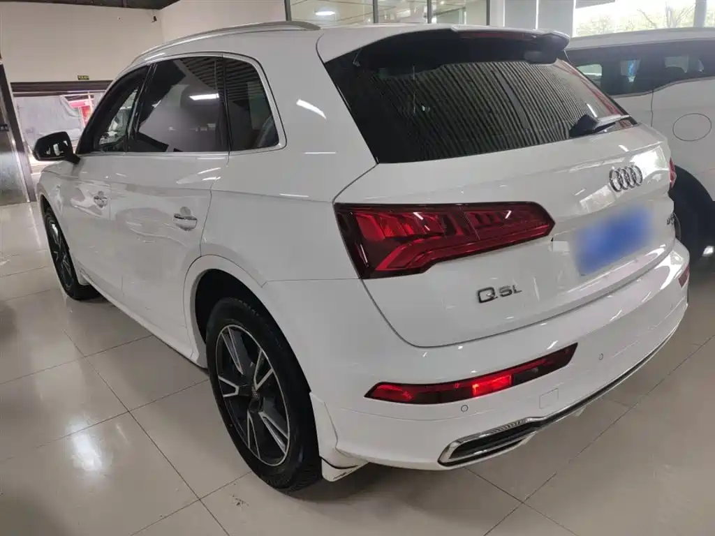 Audi Q5L 2021 — фото 22