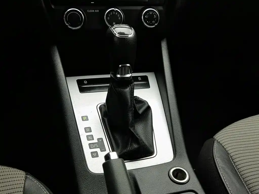 Skoda Octavia 2016 — фото 13