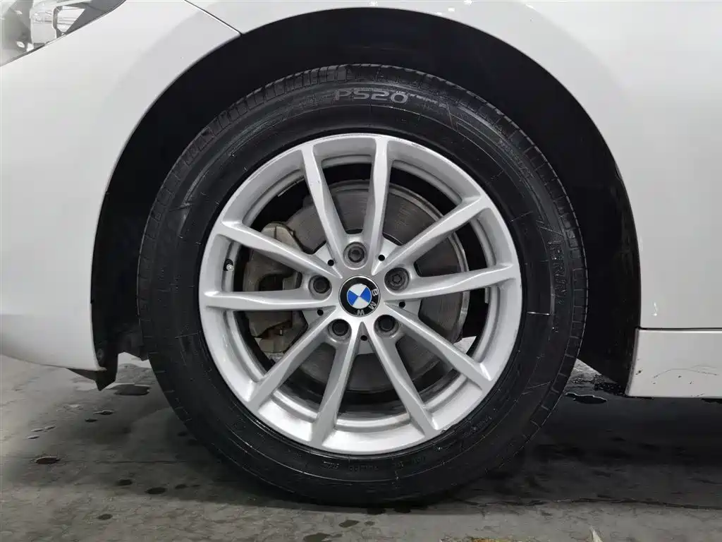 BMW 1 Series 2018 — фото 17