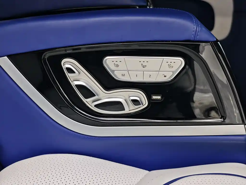 Mercedes-Benz V-Class 2023 — фото 23