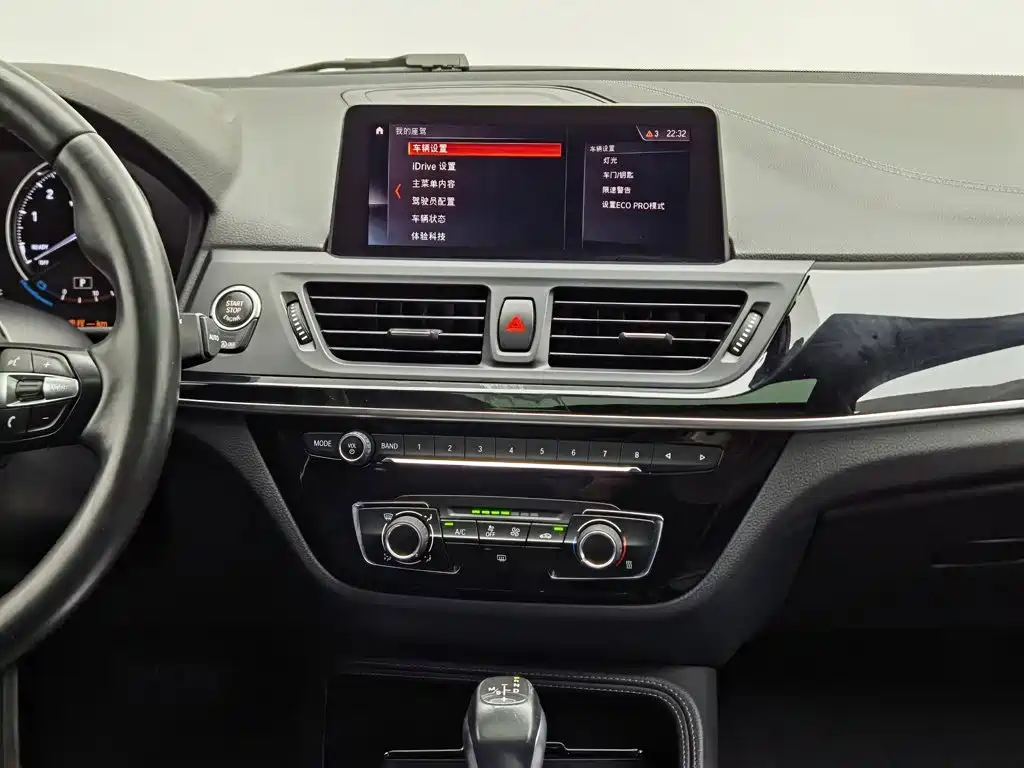 BMW 1 Series 2019 — фото 12