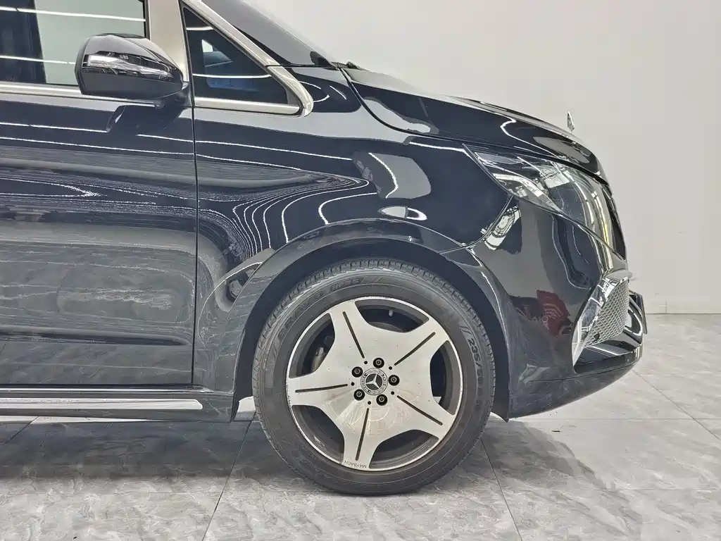 Mercedes-Benz V-Class 2023 — фото 4