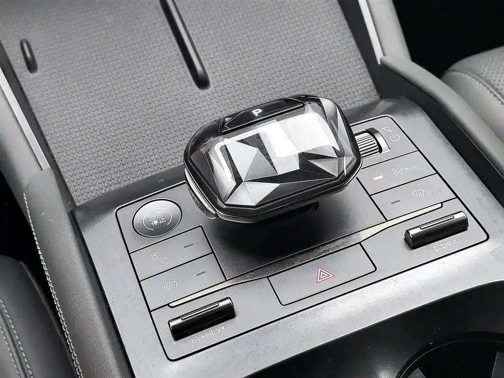 BYD Qin L 2024 — фото 13