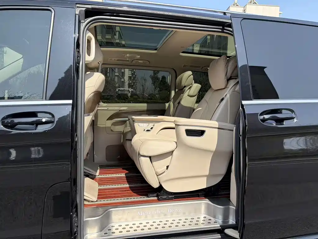 Mercedes-Benz V-Class 2021 — фото 11