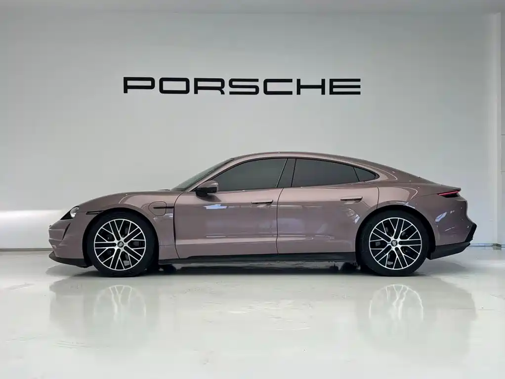 Porsche Taycan 2024 — фото 2
