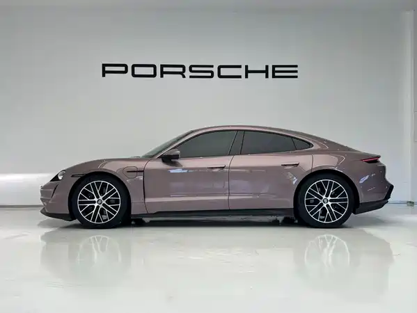 Porsche Taycan 2024