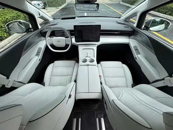 XPeng X9 2025