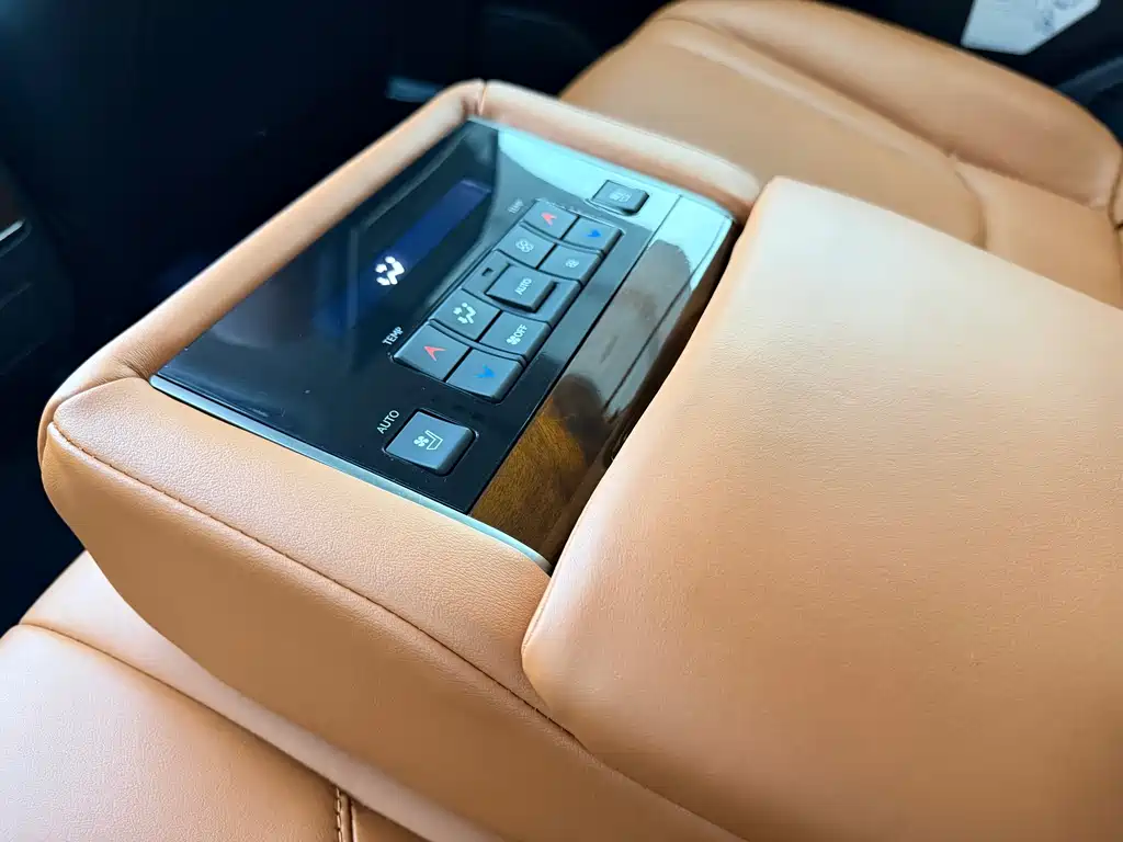 Lexus LX 2017 — фото 19