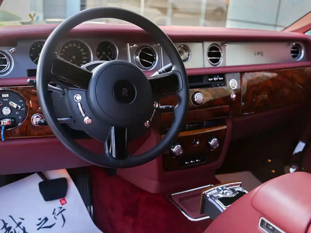 Rolls-Royce Phantom 2013 — фото 14