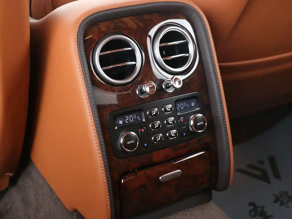 Bentley Flying Spur 2011 — фото 12