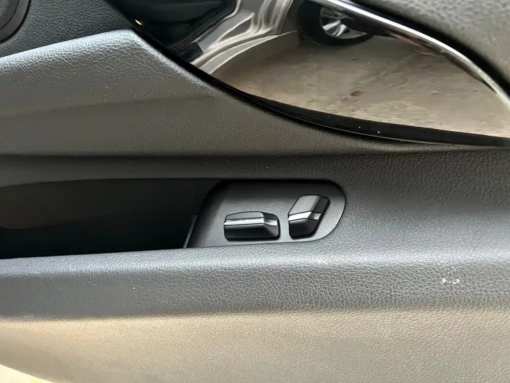 BMW 3 Series 2017 — фото 18