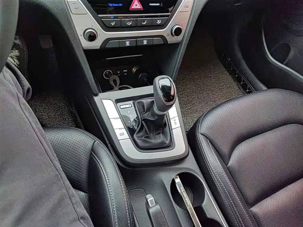Hyundai Elantra 2019 — фото 14