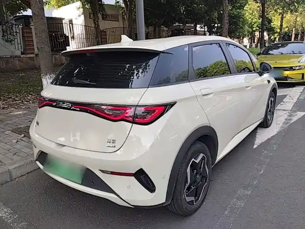 BYD Dolphin 2025