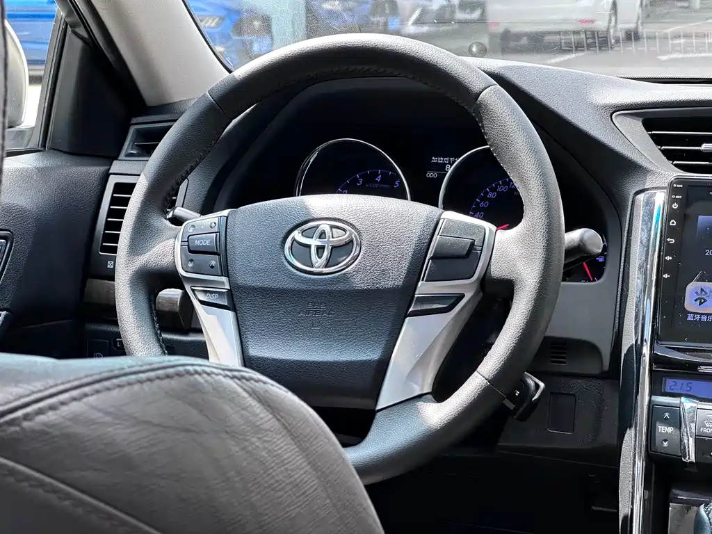 Toyota Reiz 2016 — фото 10