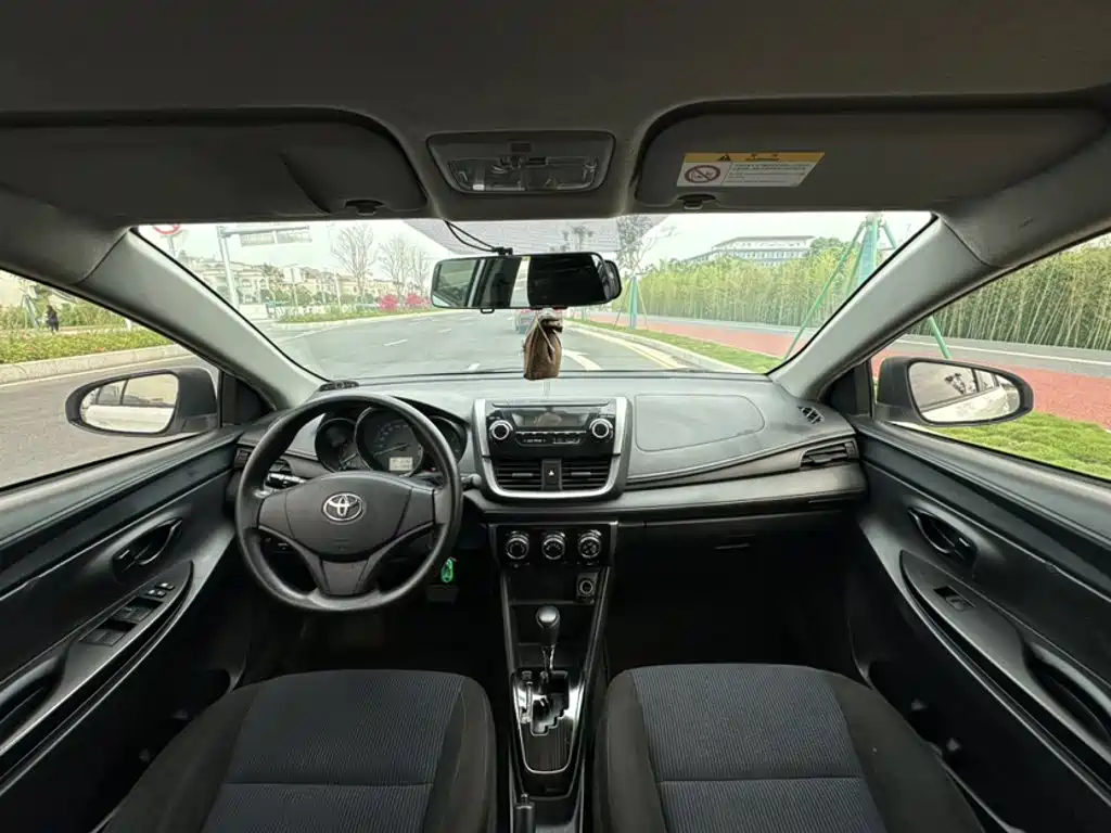 Toyota Yaris L 2018 — фото 8