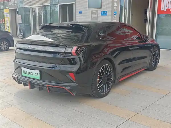 Zeekr 001 2024