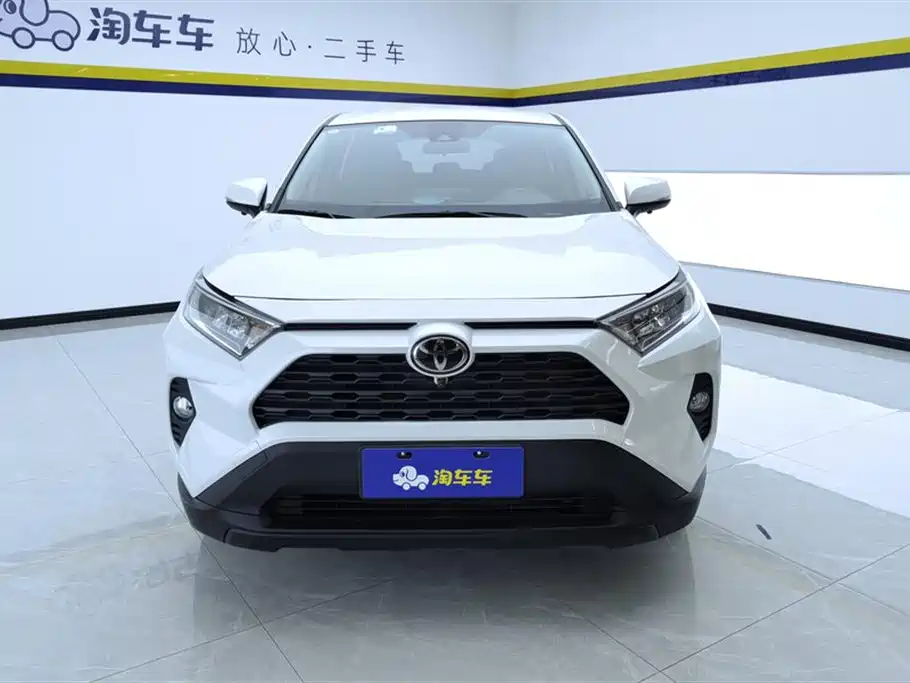 Toyota RAV4 2021 — фото 2