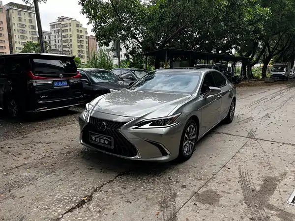 Lexus ES 2022