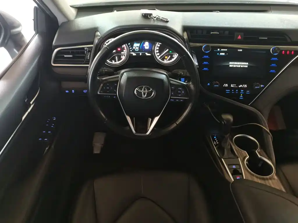 Toyota Camry 2020 — фото 7