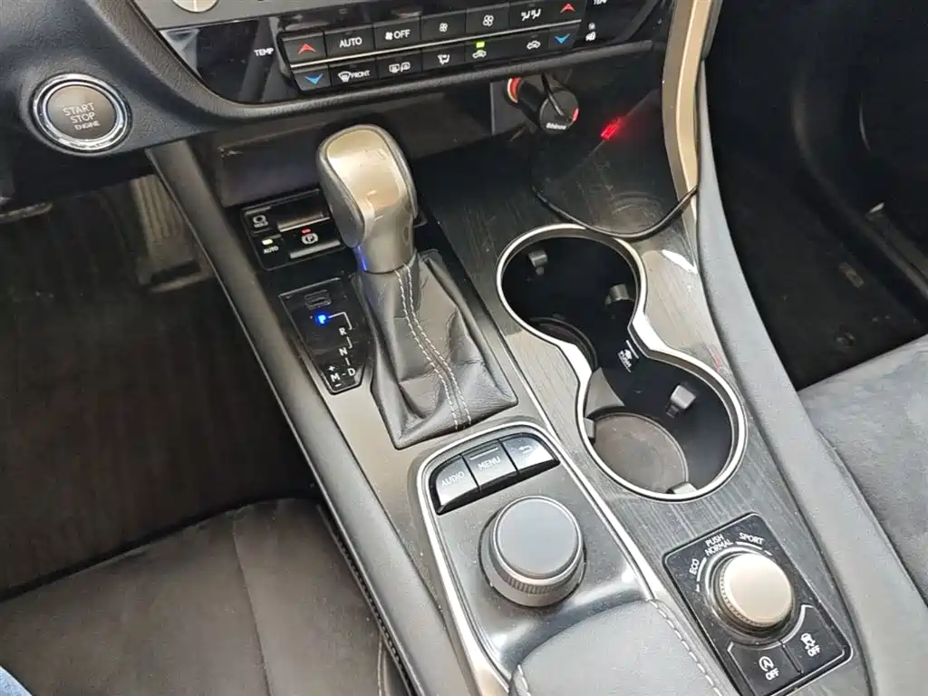 Lexus RX 2017 — фото 14