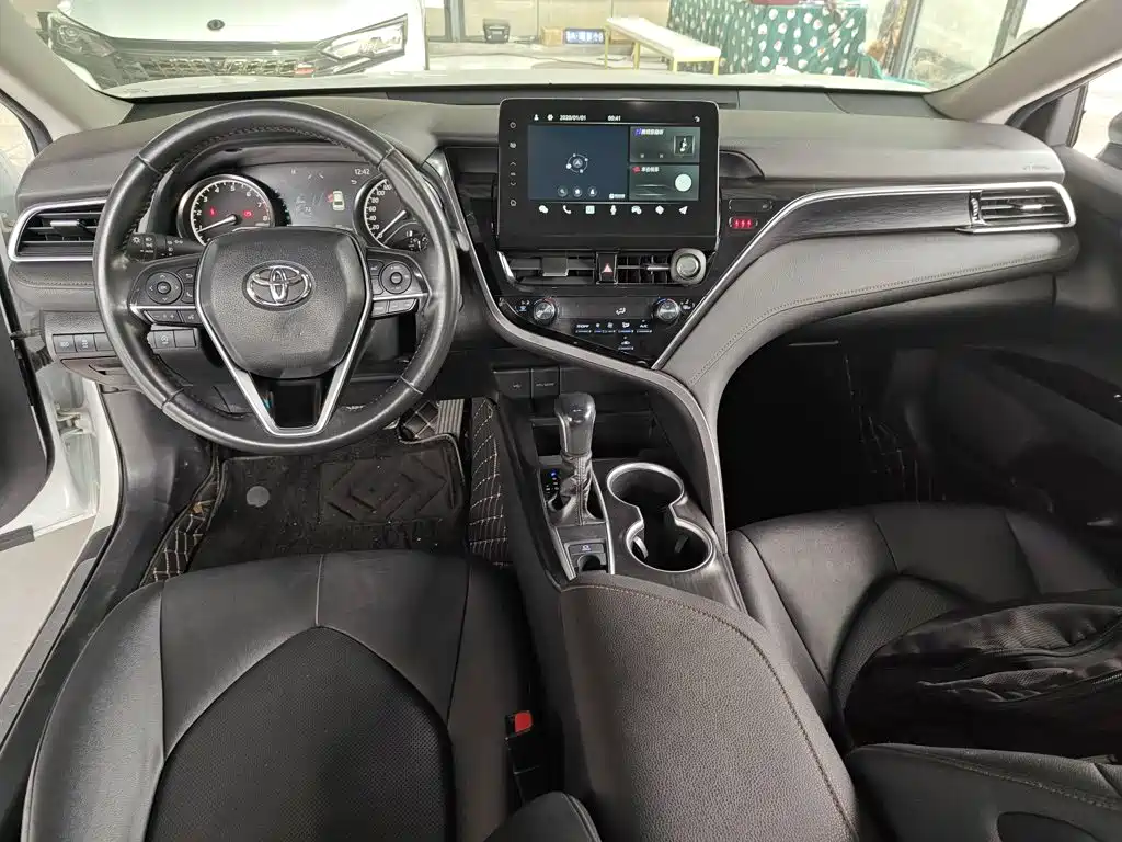 Toyota Camry 2021 — фото 10