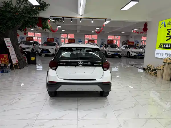 Toyota Yaris L 2023
