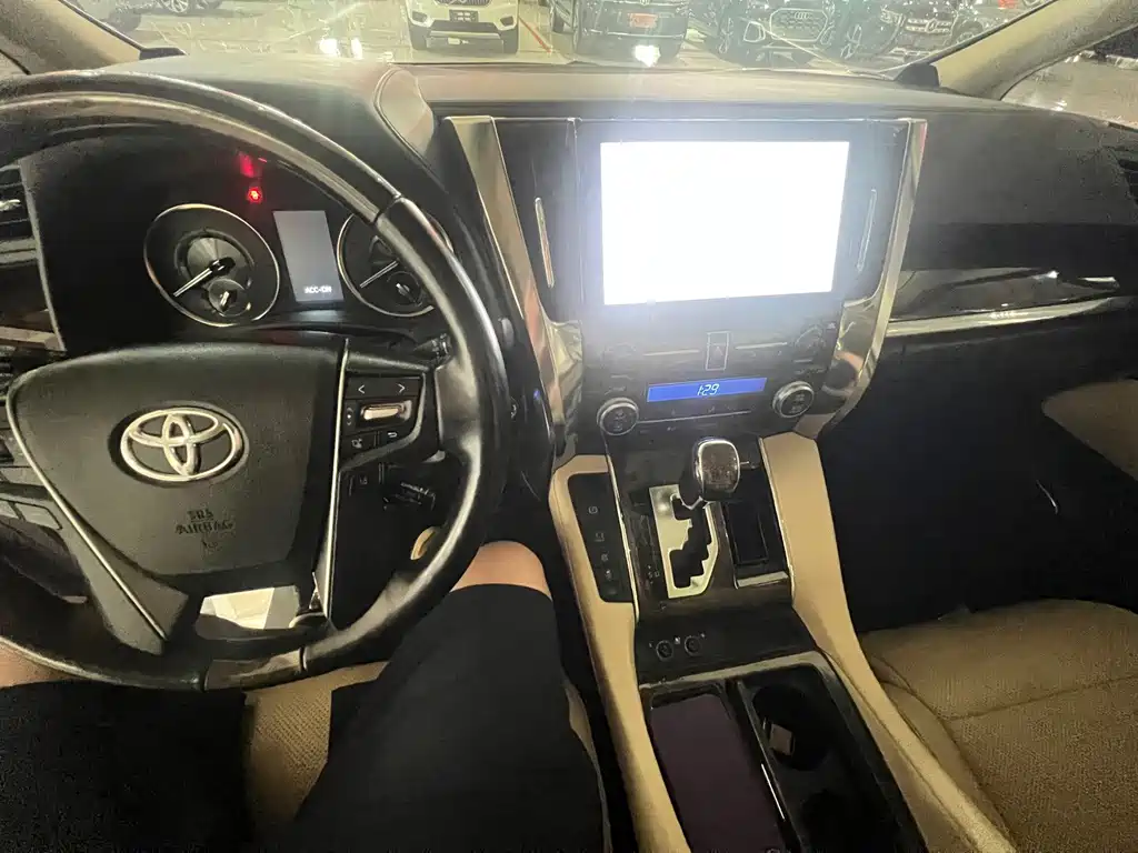 Toyota Vellfire 2020 — фото 13