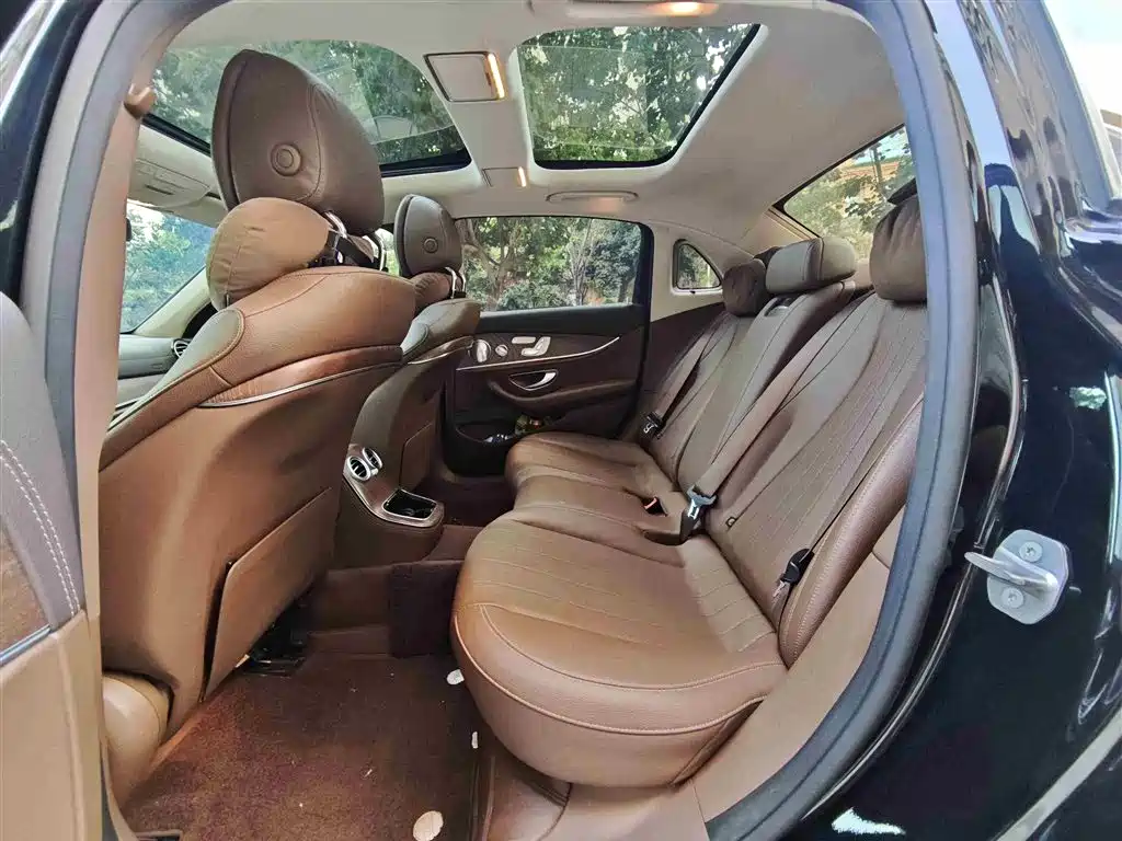 Mercedes-Benz E-Class 2023 — фото 7