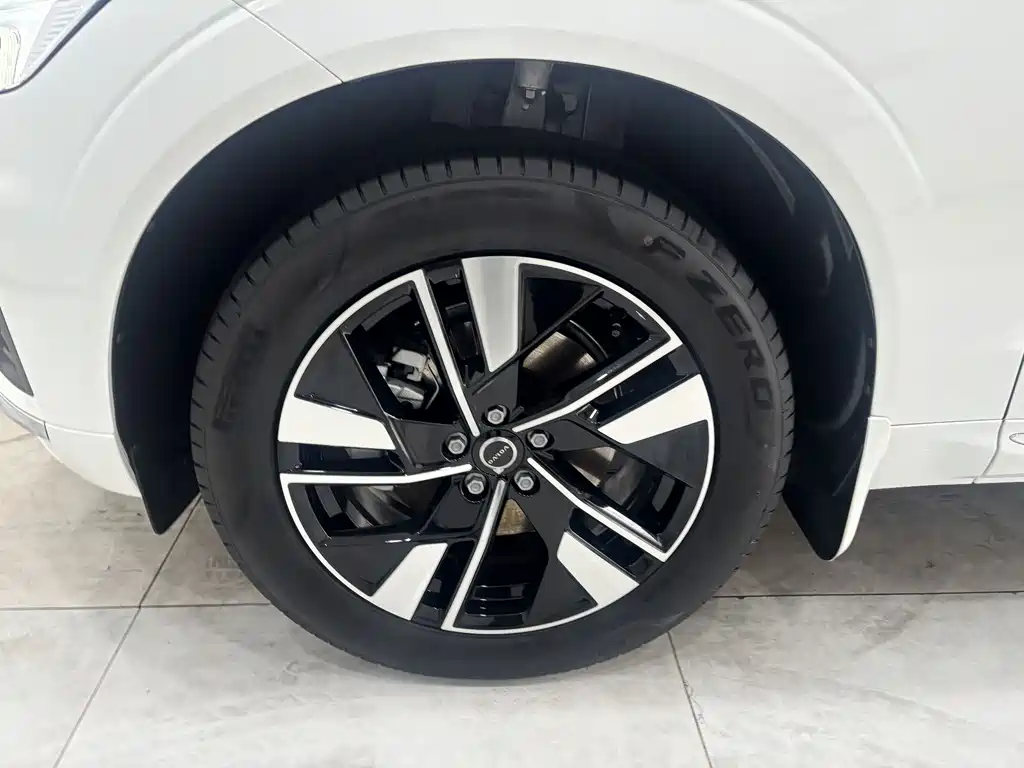 Volvo XC60 2025 — фото 30