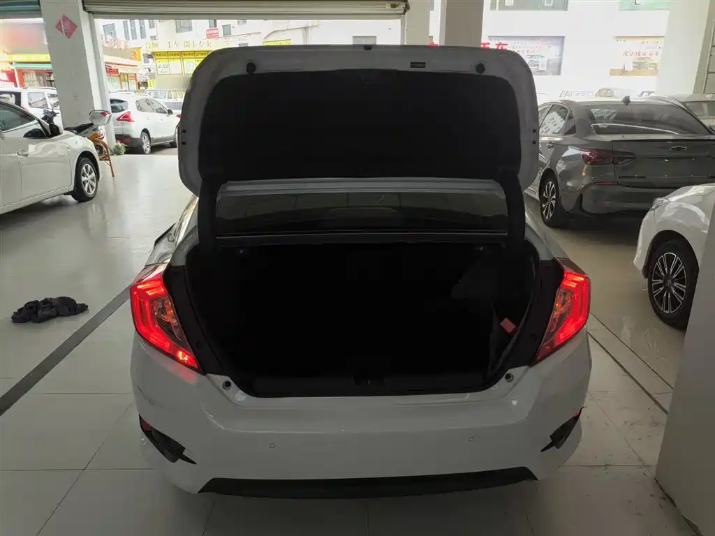 Honda Civic 2020 — фото 16