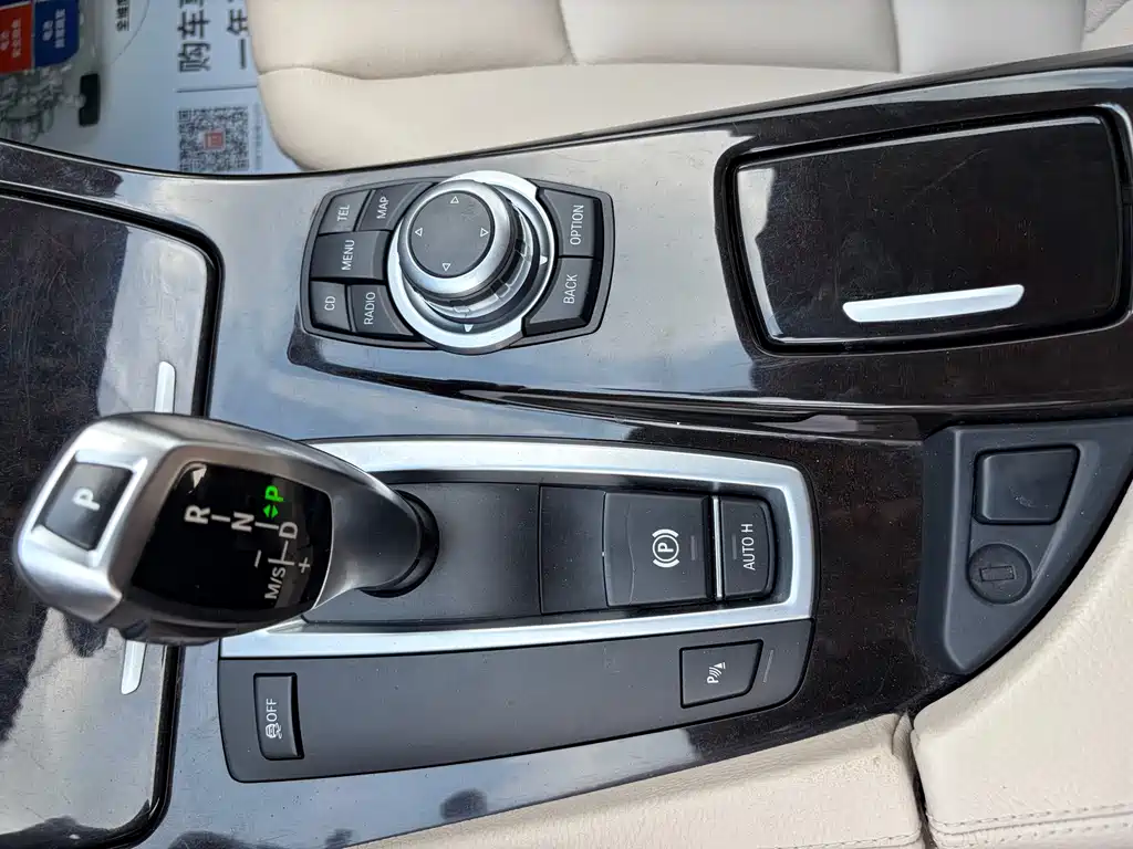 BMW 5 Series 2012 — фото 16