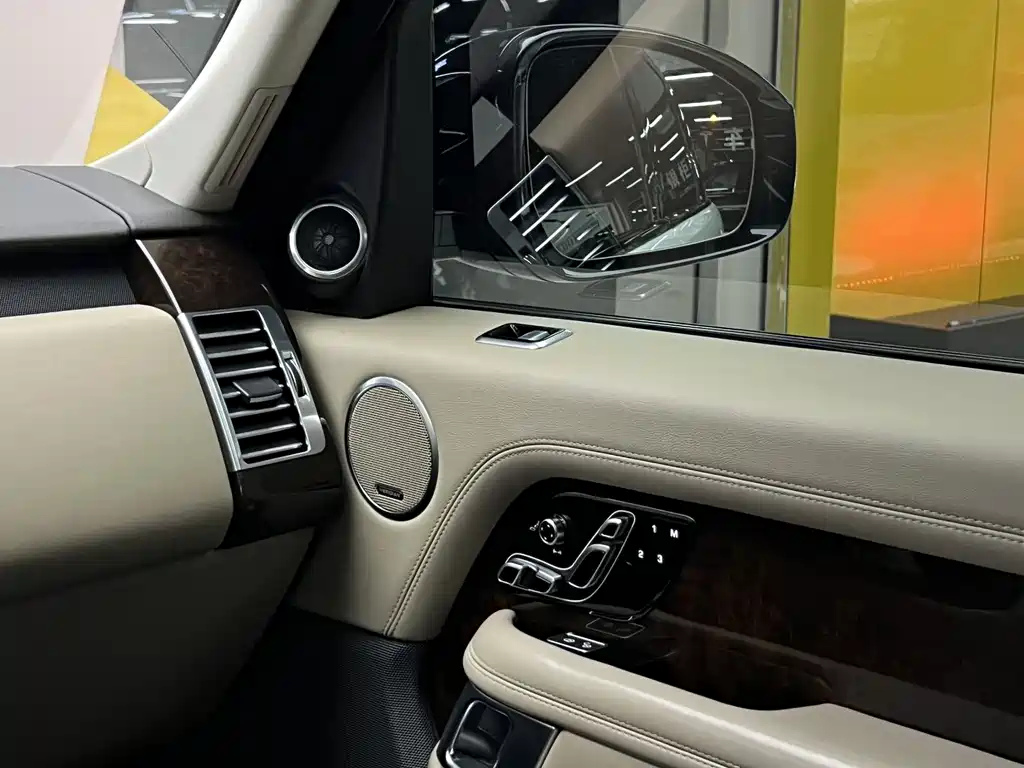 Land Rover Range Rover 2021 — фото 24