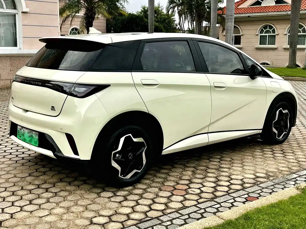 BYD Dolphin 2023