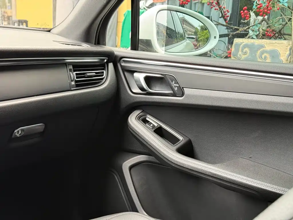Porsche Macan 2021 — фото 9