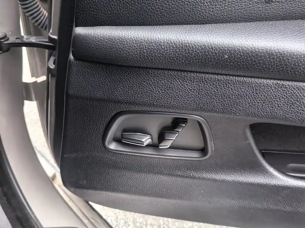 BMW 5 Series 2013 — фото 16