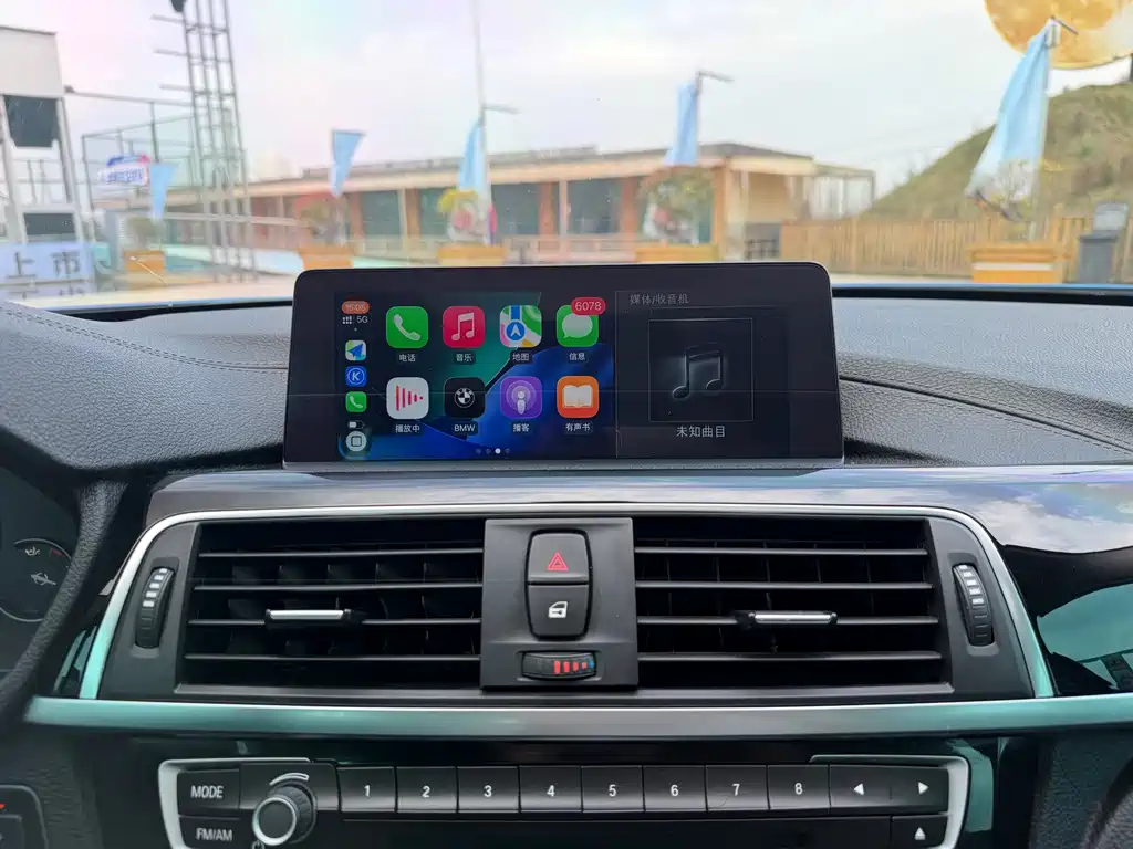 BMW 3 Series 2018 — фото 14